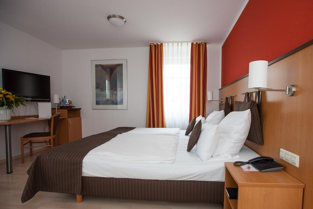Centro Hotel U-No1, Trademark Collection By Wyndham Großbettlingen Dış mekan fotoğraf